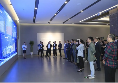 �ɶ����ж����ֵ��̸��